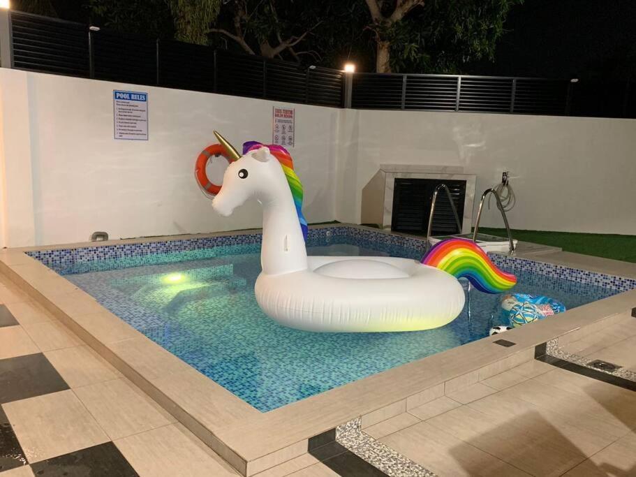 Abbie'S Private Pool Villa Bukit Mertajam Penang Luaran gambar