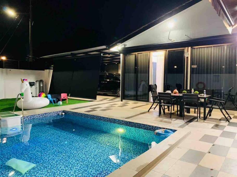 Abbie'S Private Pool Villa Bukit Mertajam Penang Luaran gambar