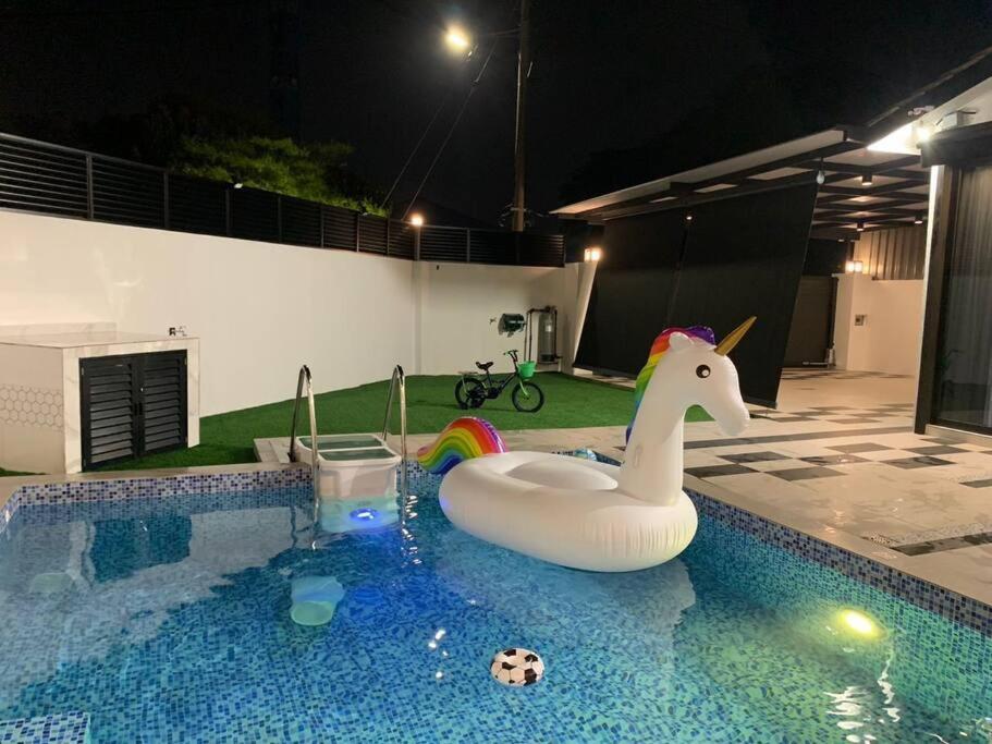 Abbie'S Private Pool Villa Bukit Mertajam Penang Luaran gambar